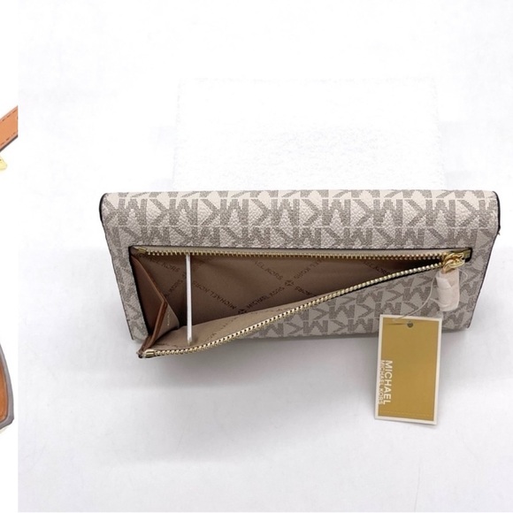 Michael Kors Medium Double Packet Tote Bag & Trifold Wallet
Vanilla/Brown - Picture 11 of 14